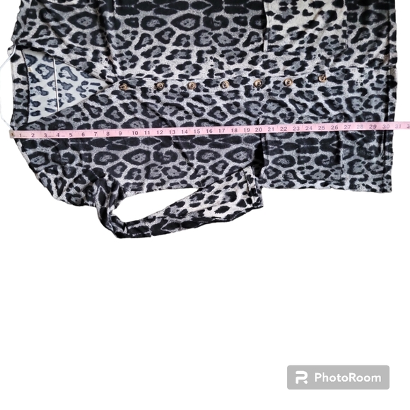 Black/Gray/White Button Front Top W Pockets - S - Picture 7 of 7